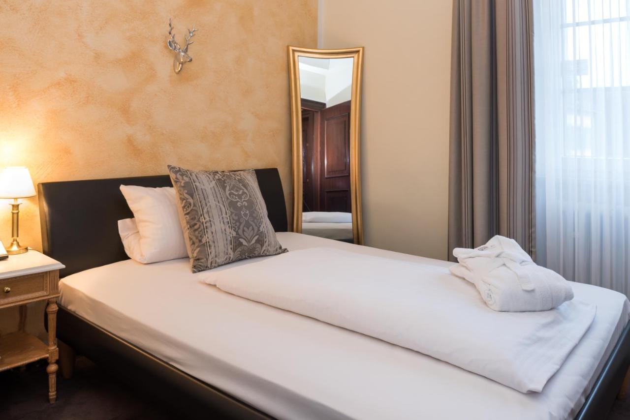 Jagdschloss Hotel Niederwald ฮูเดสไฮม์ แอม ไฮน์ ภายนอก รูปภาพ